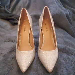 Shimmery Silver Pumps 7.5